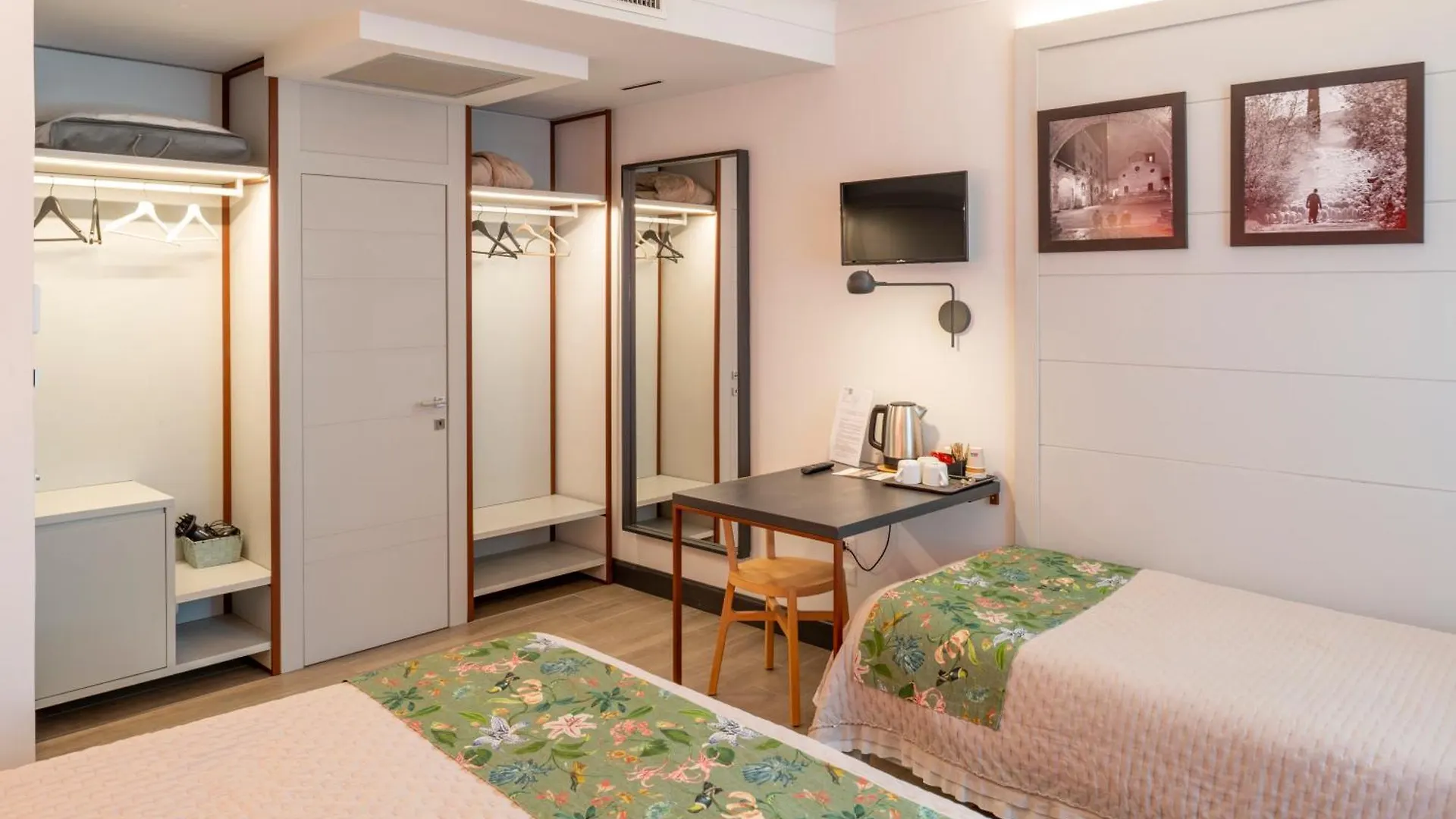 Duccio Nacci Rooms San Gimignano 2*,  Italy
